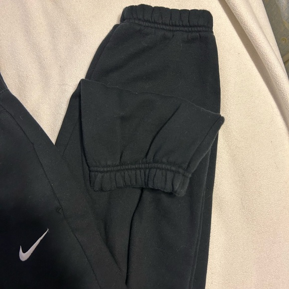 Nike Sweatpants - Picture 2 of 5